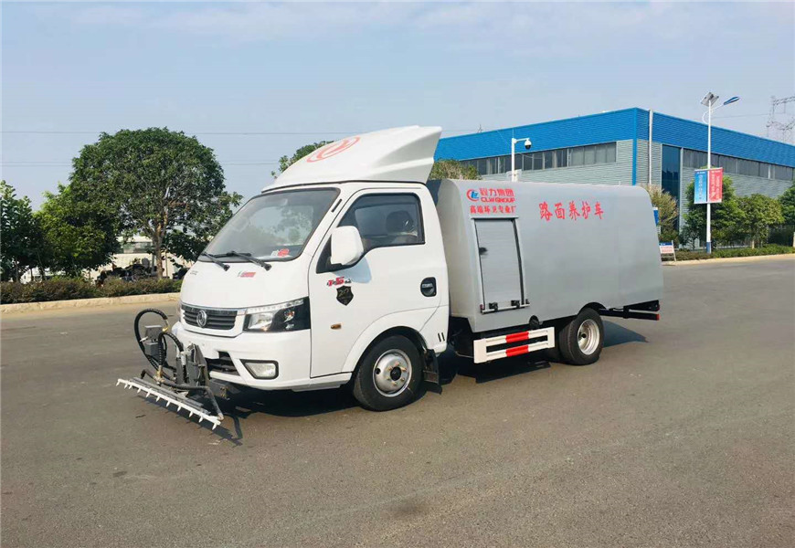 東風(fēng)途逸路面養(yǎng)護(hù)車