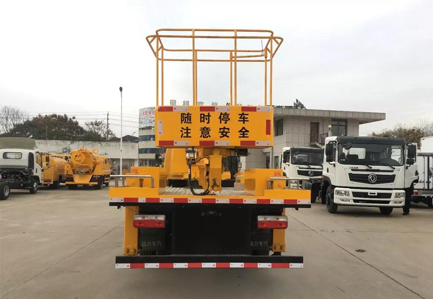 東風凱普特22米伸縮臂高空作業(yè)車