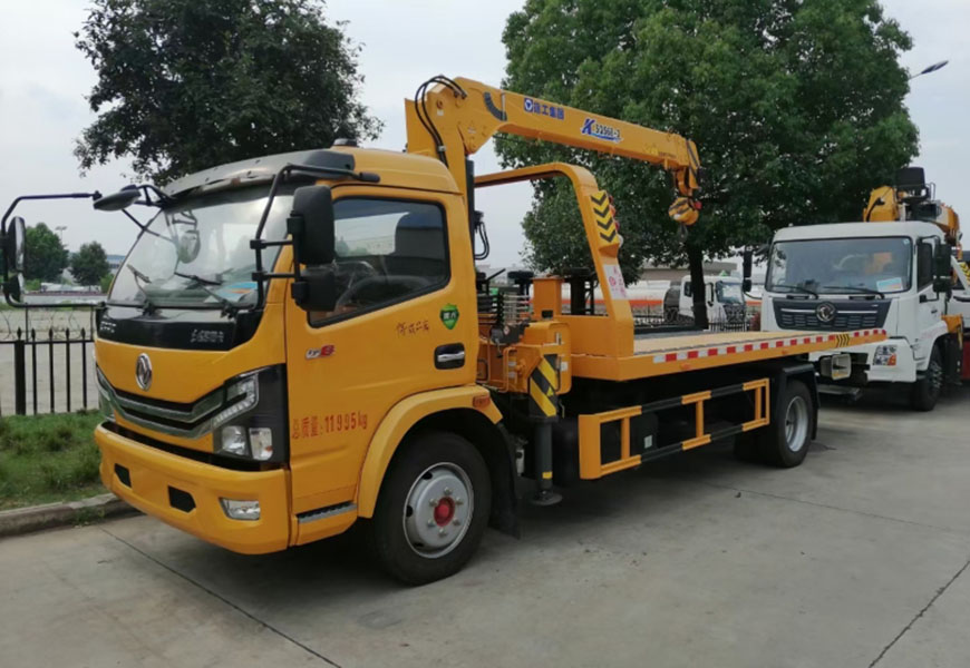  國(guó)六東風(fēng)多利卡平板帶吊清障車