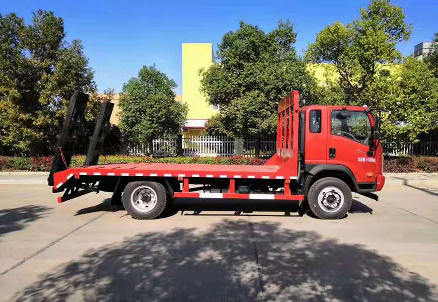 成都大運(yùn)黃牌平板運(yùn)輸車(chē)