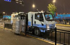 護欄清洗車，城市道路保潔好幫手