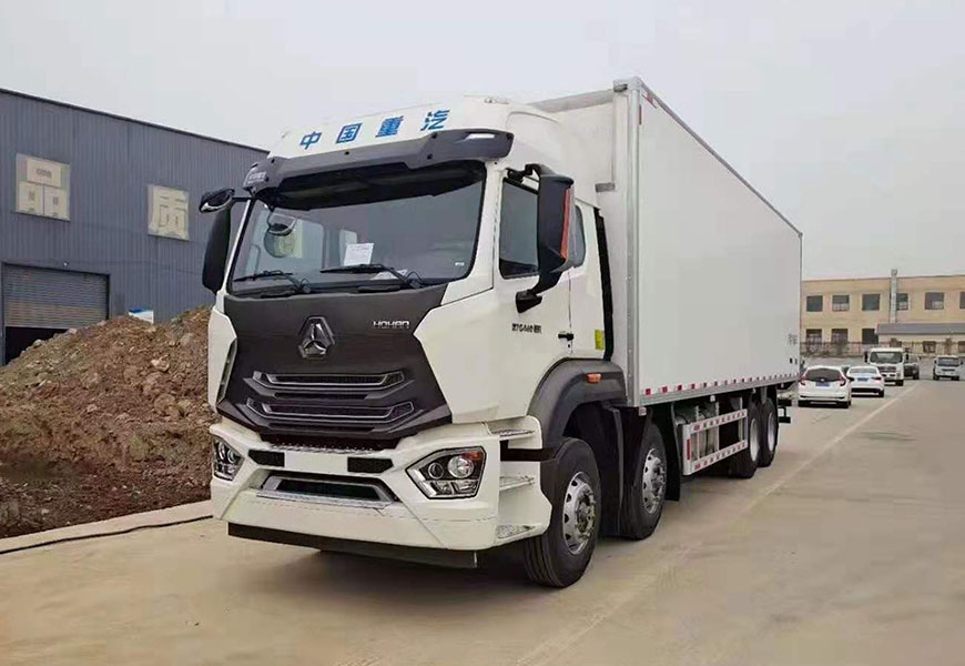 國(guó)六重汽豪瀚前四后八冷藏車(chē)