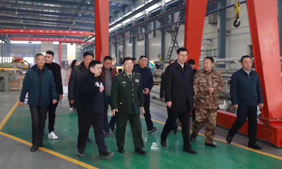 湖北省軍區(qū)、隨州市黨委領(lǐng)導(dǎo)人指導(dǎo)程力專汽產(chǎn)業(yè)走高質(zhì)量發(fā)展之路