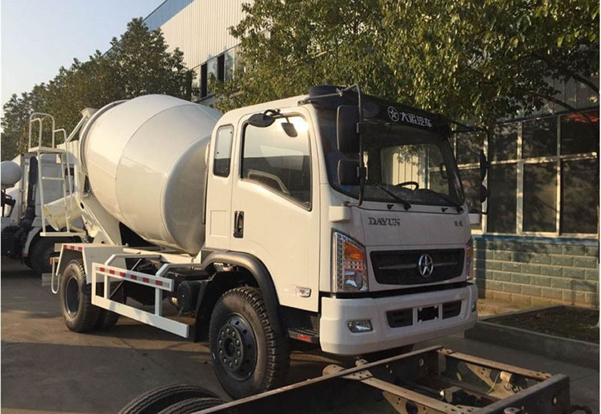 大運(yùn)運(yùn)隆5方攪拌車(chē)